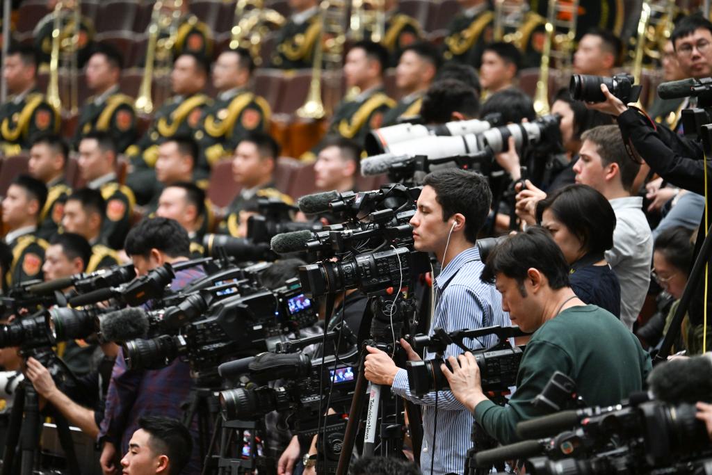 3月5日，第十四屆全國(guó)人民代表大會(huì)第二次會(huì)議在北京人民大會(huì)堂開(kāi)幕。這是記者在會(huì)場(chǎng)拍攝。新華社記者 牟寧 攝